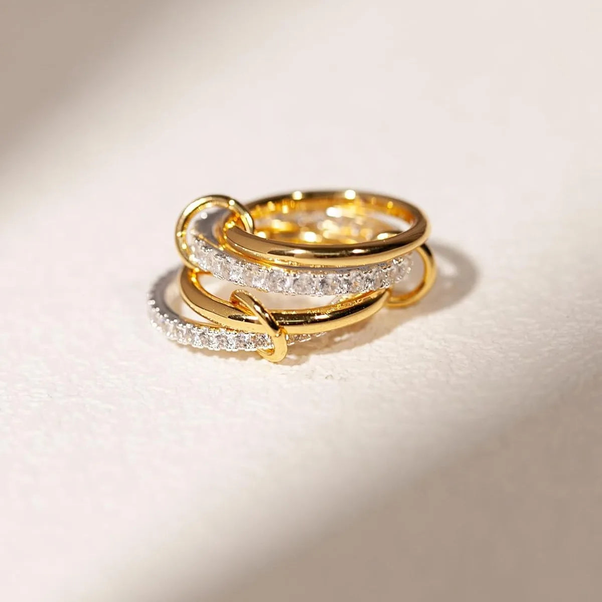 "InsyLink – Personalisierter Vierringring im Trend-Design"