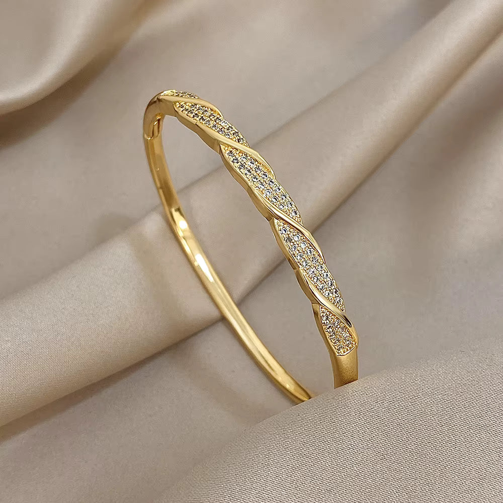 „Freetry Luxus Strass-Armreif in Gold – Dünn & Elegant“