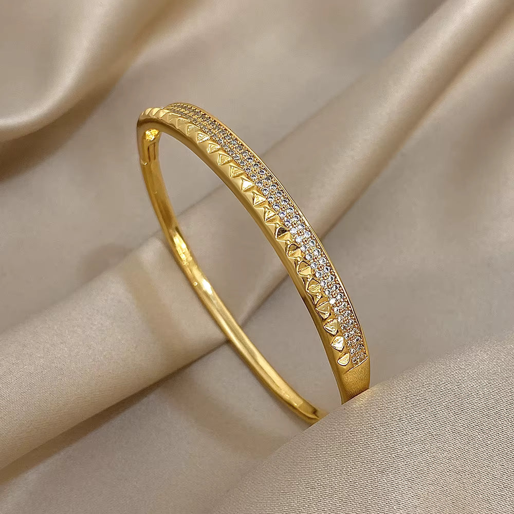 „Freetry Luxus Strass-Armreif in Gold – Dünn & Elegant“