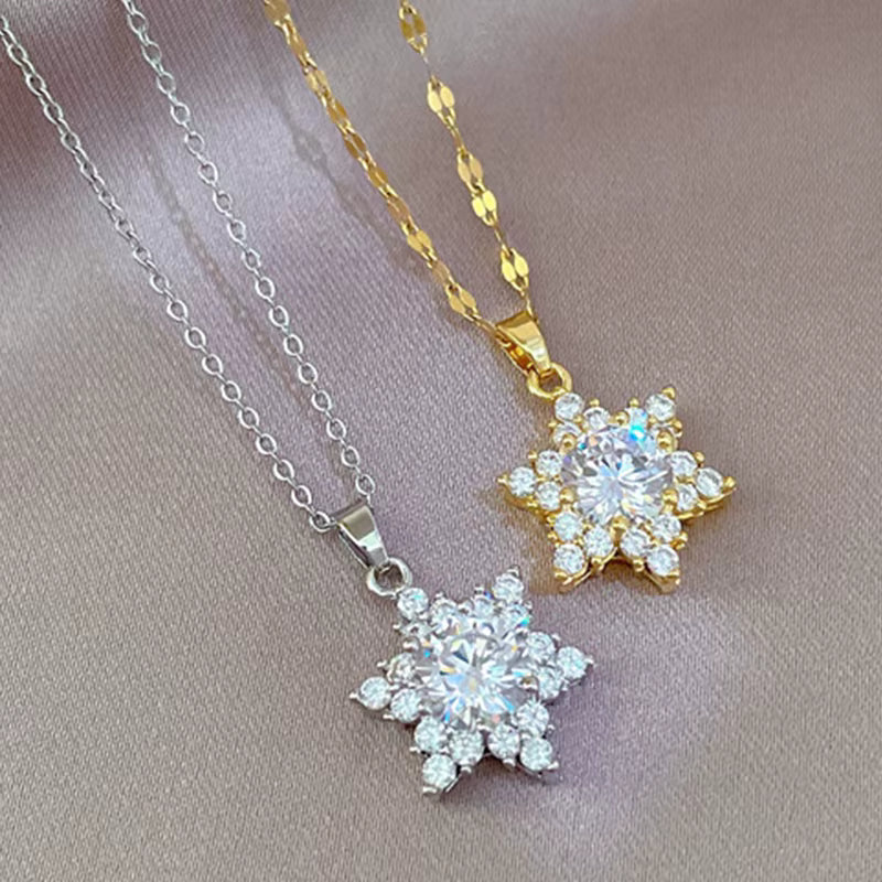 „Goldene Lippen-Halskette mit Stern“