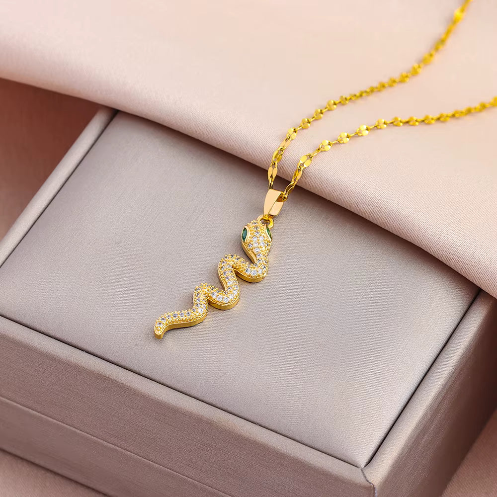 "Crystal Charm Collection" – Schmuck, der jedes Lächeln zum Strahlen bringt."