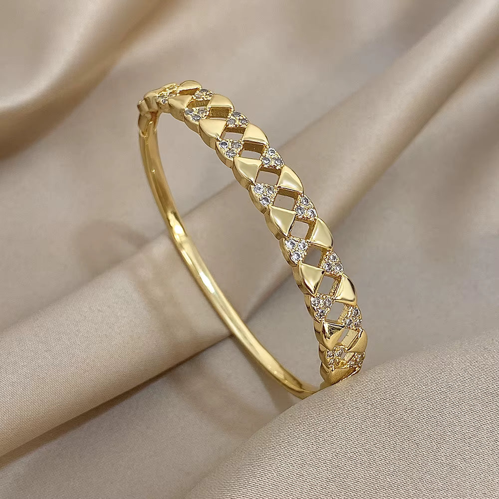 „Freetry Luxus Strass-Armreif in Gold – Dünn & Elegant“