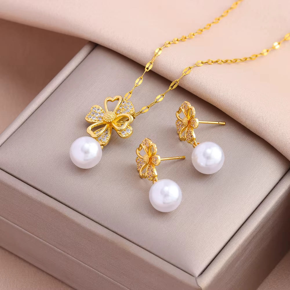 "LunaPearl – Edelstahl Schmuckset mit Halbmond & Perlen"